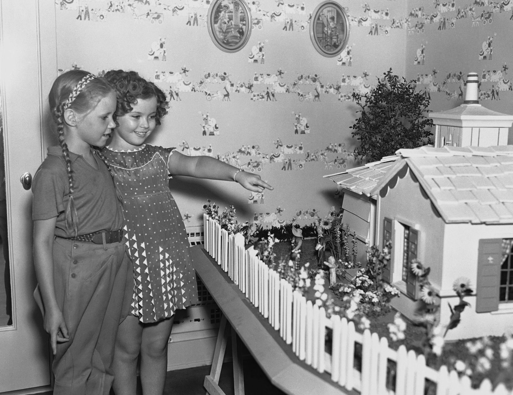 1937: Shirley Temple